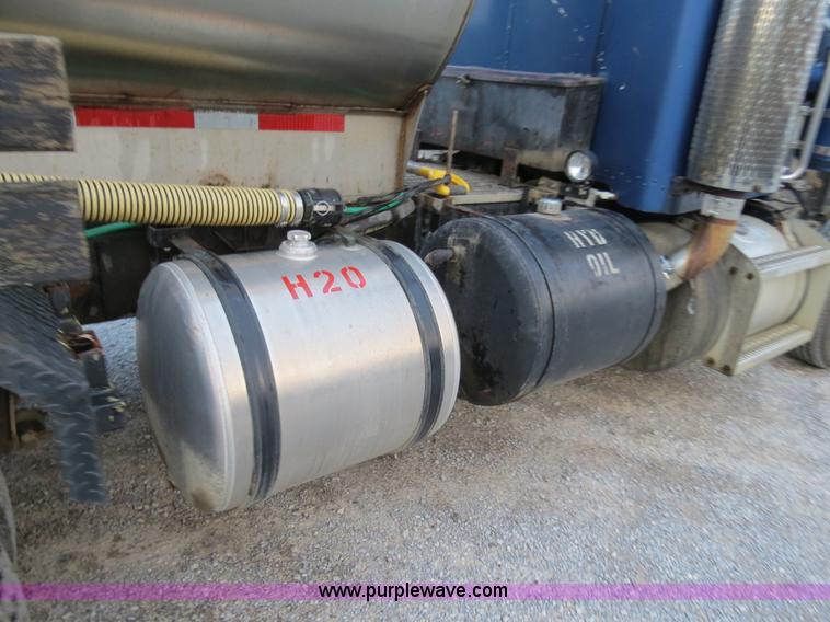 image for item B4802 1990 Peterbilt 379 nurse truck