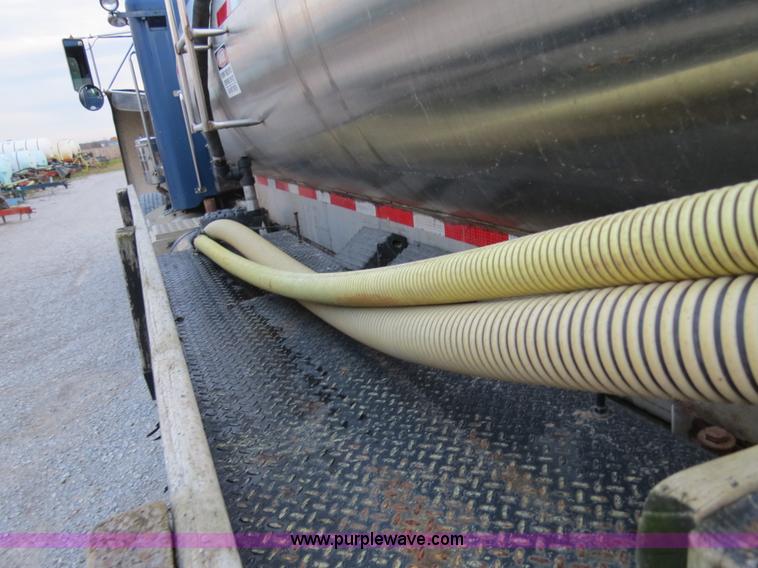 image for item B4802 1990 Peterbilt 379 nurse truck