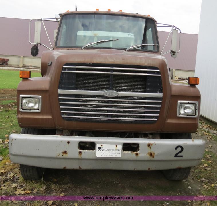 image for item B4810 1994 Ford L9000 tender truck