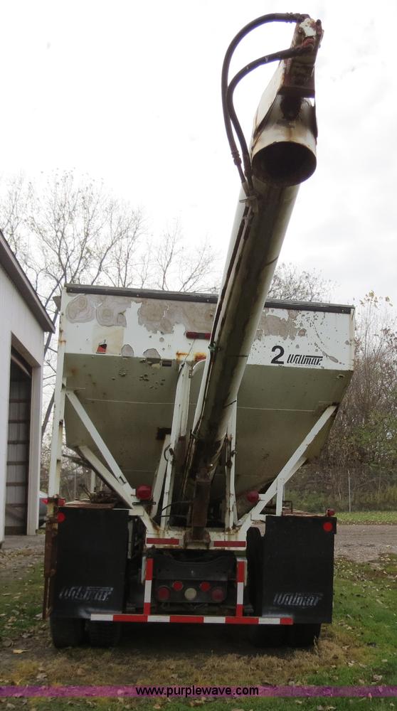 image for item B4810 1994 Ford L9000 tender truck