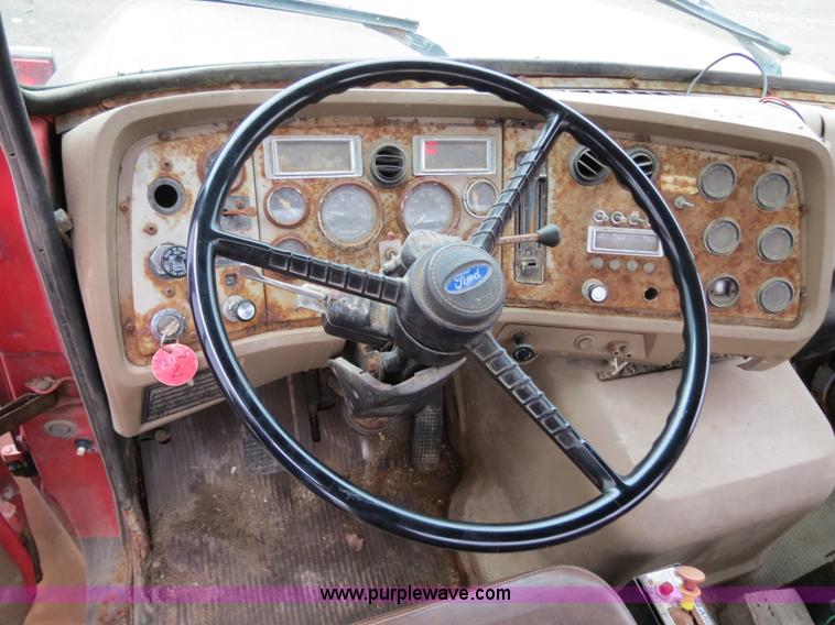 image for item B4810 1994 Ford L9000 tender truck