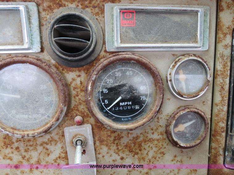 image for item B4810 1994 Ford L9000 tender truck