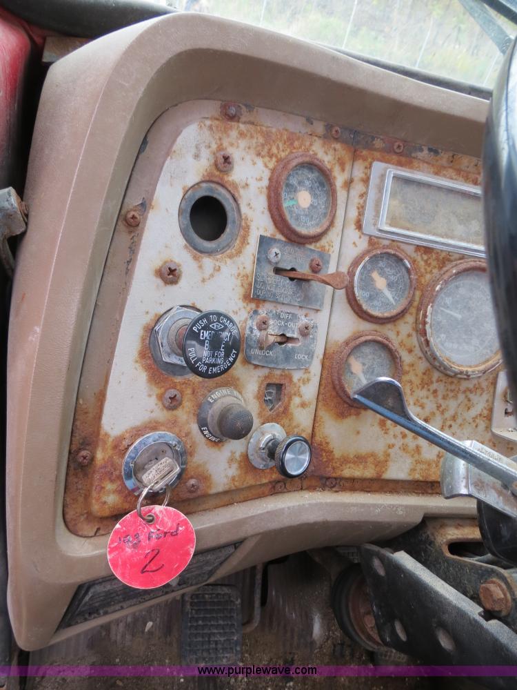 image for item B4810 1994 Ford L9000 tender truck