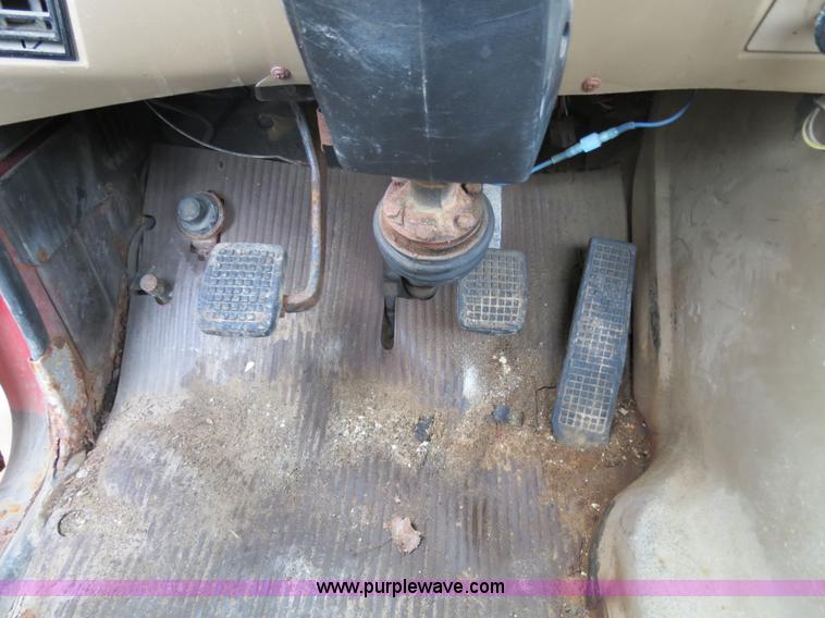 image for item B4810 1994 Ford L9000 tender truck