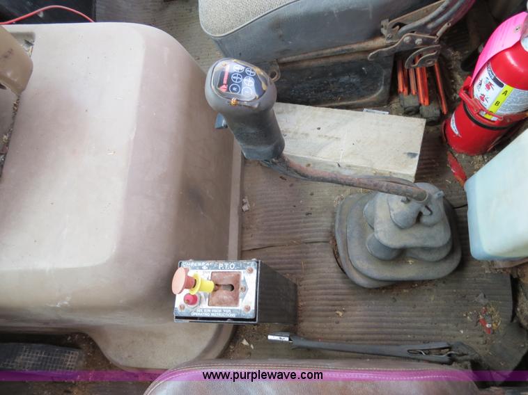 image for item B4810 1994 Ford L9000 tender truck