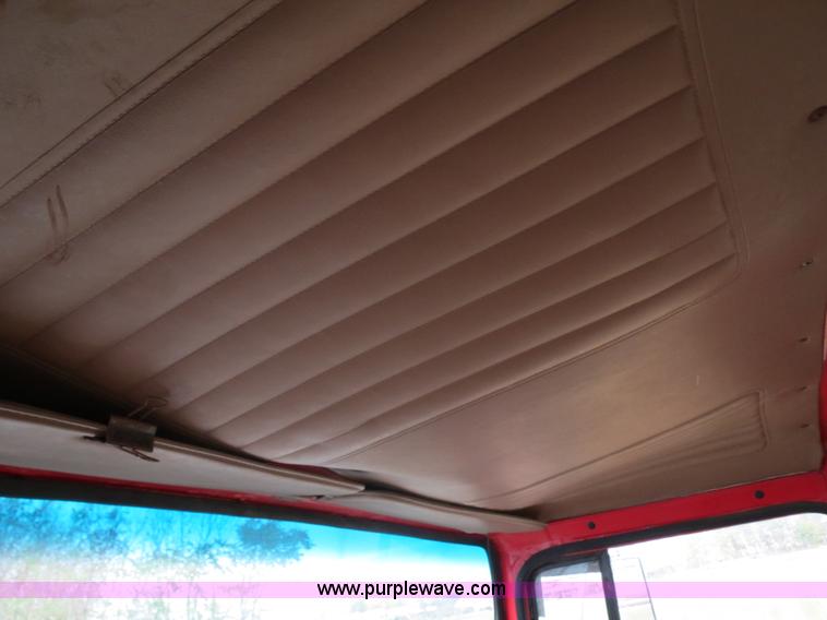 image for item B4810 1994 Ford L9000 tender truck