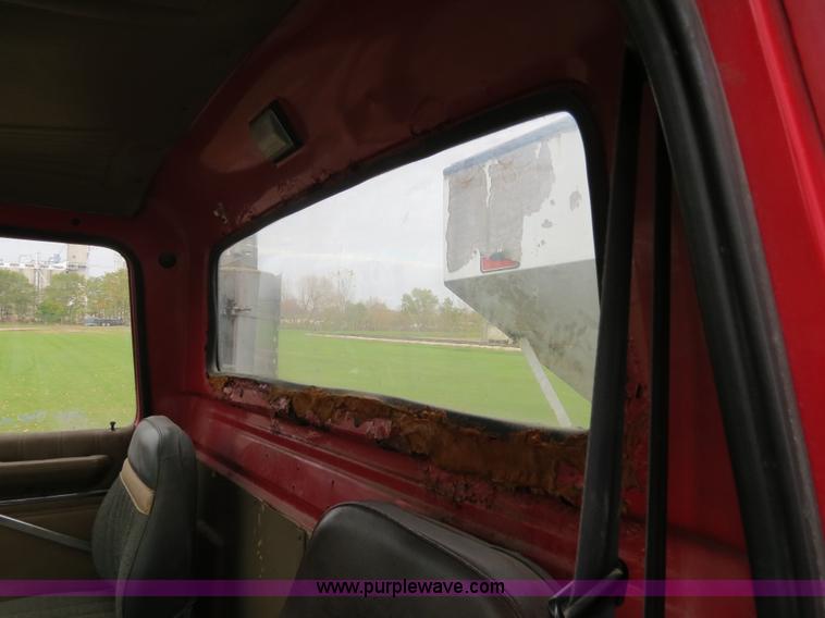 image for item B4810 1994 Ford L9000 tender truck