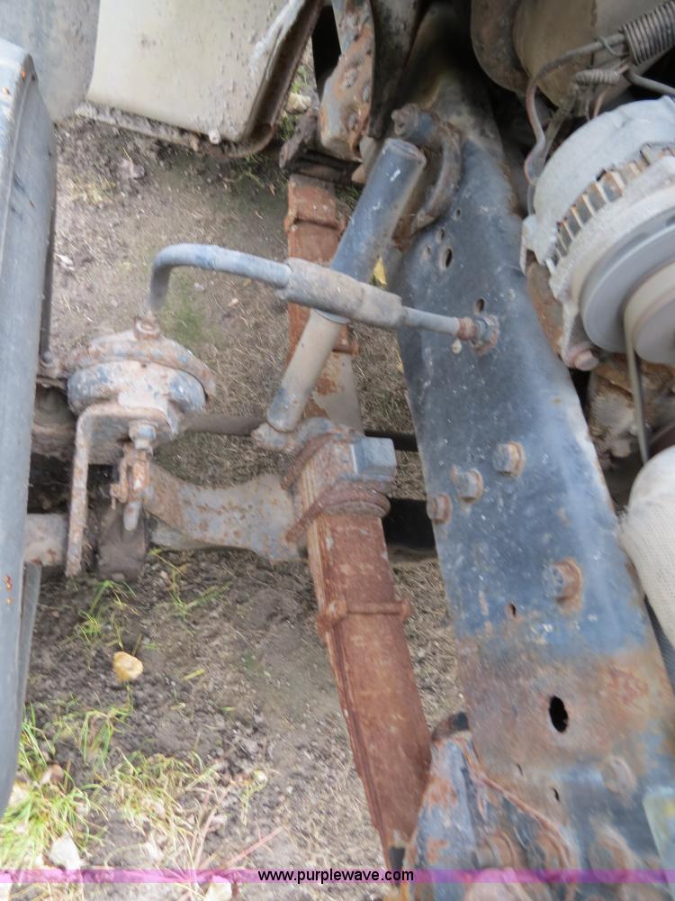 image for item B4810 1994 Ford L9000 tender truck