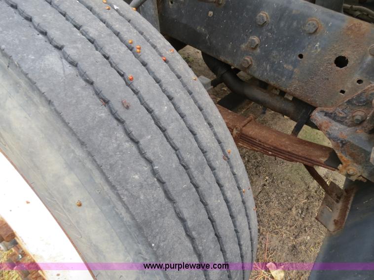 image for item B4810 1994 Ford L9000 tender truck