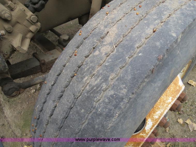 image for item B4810 1994 Ford L9000 tender truck