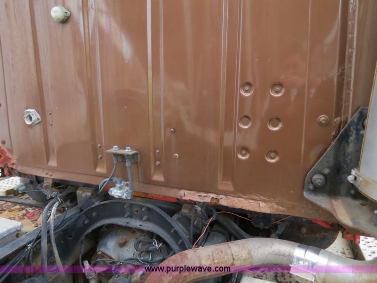 image for item B4810 1994 Ford L9000 tender truck