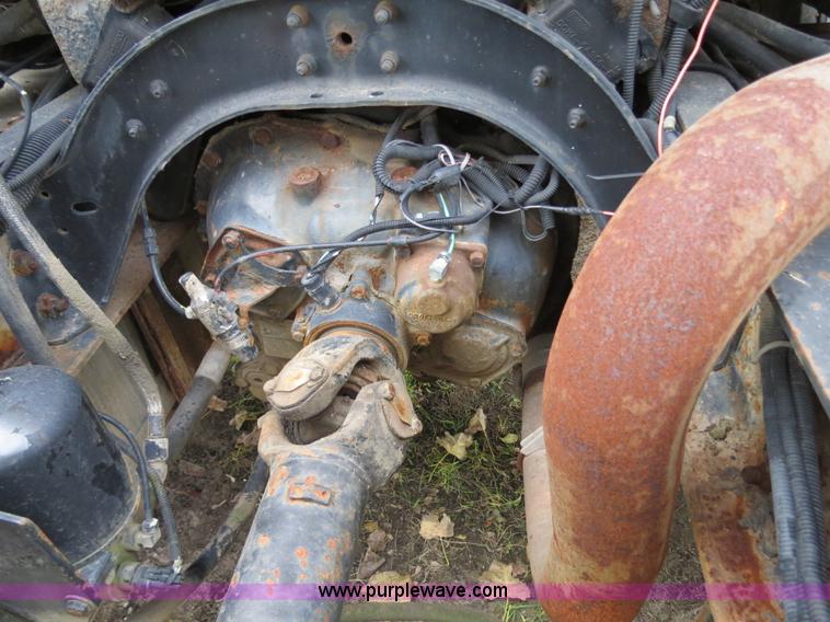 image for item B4810 1994 Ford L9000 tender truck