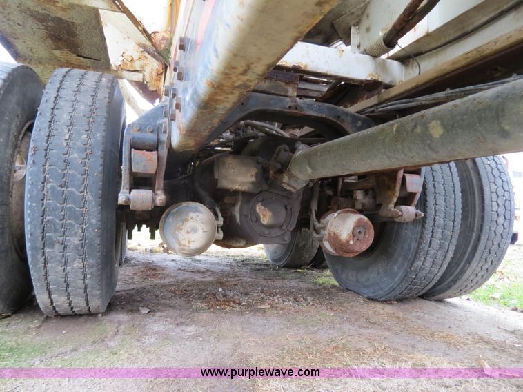 image for item B4810 1994 Ford L9000 tender truck