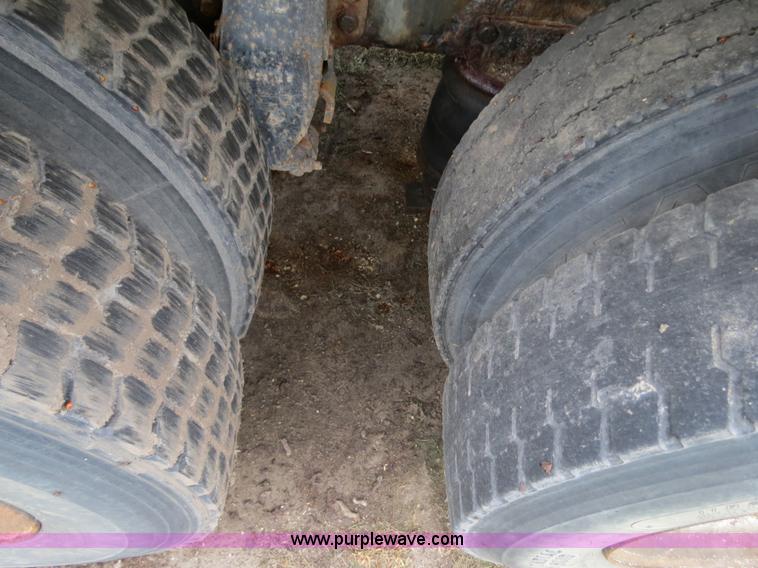 image for item B4810 1994 Ford L9000 tender truck