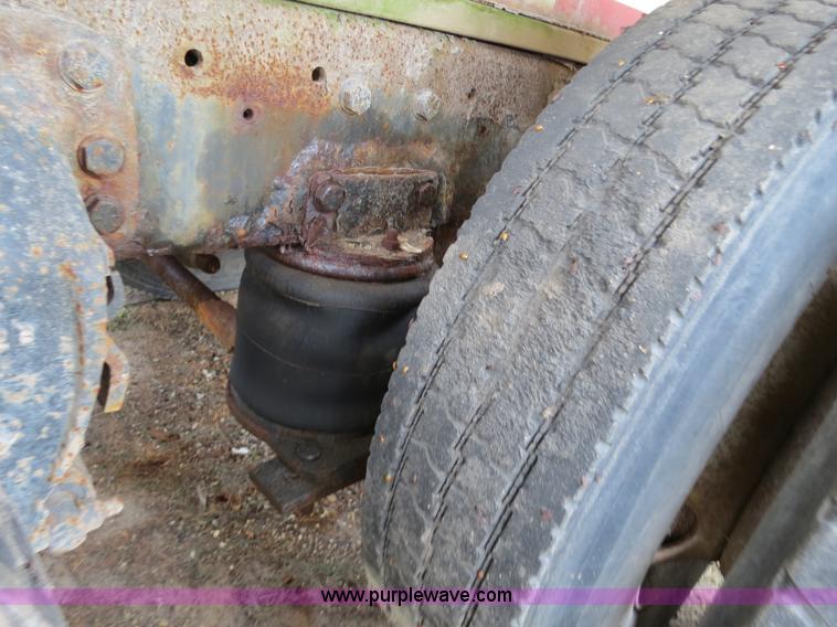 image for item B4810 1994 Ford L9000 tender truck