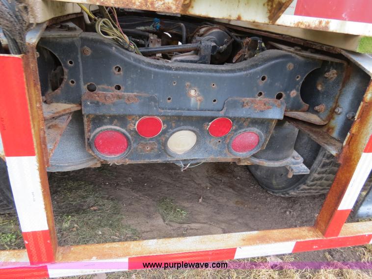 image for item B4810 1994 Ford L9000 tender truck