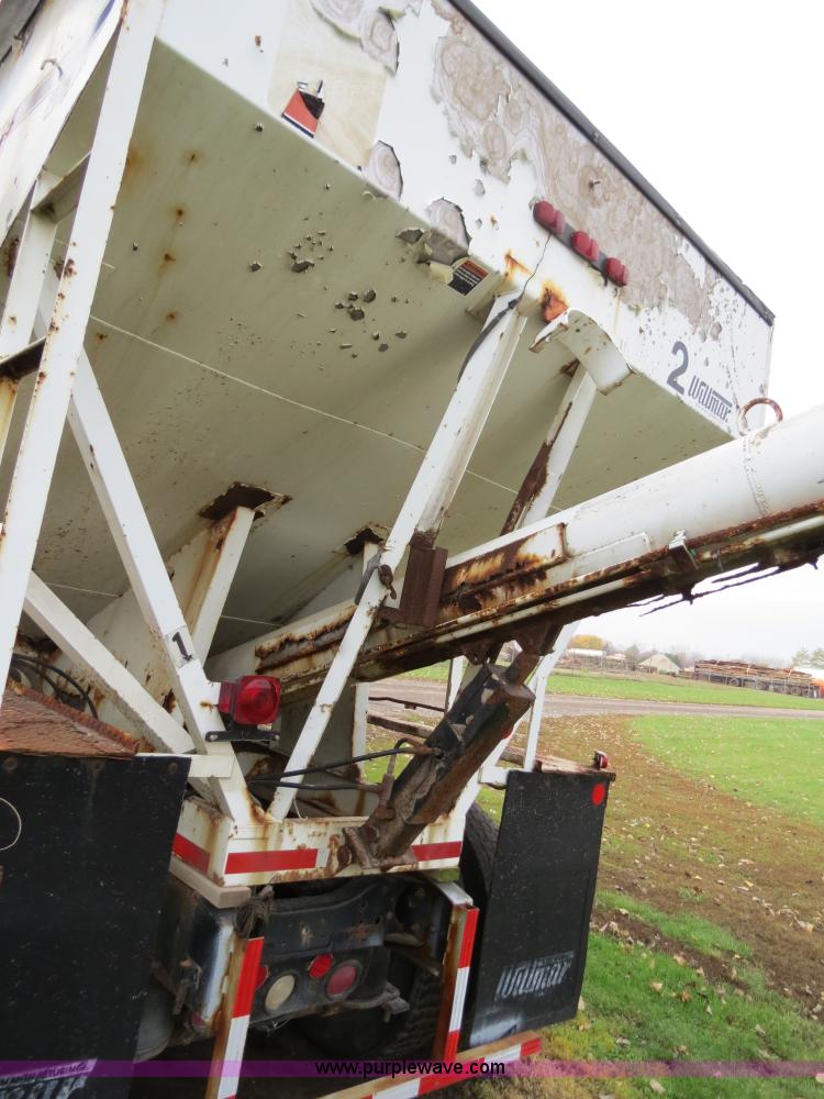 image for item B4810 1994 Ford L9000 tender truck