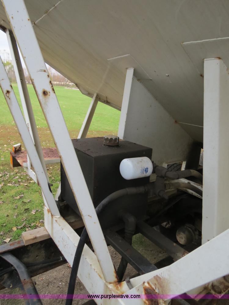 image for item B4810 1994 Ford L9000 tender truck