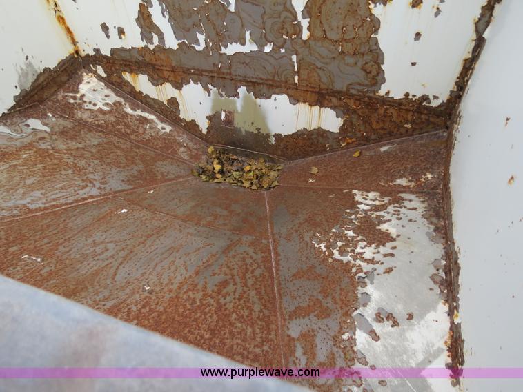 image for item B4810 1994 Ford L9000 tender truck