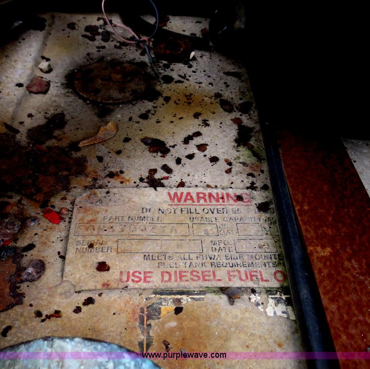 image for item B4810 1994 Ford L9000 tender truck