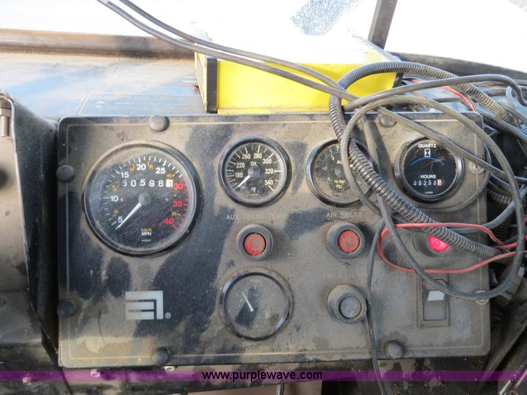 image for item B4816 1995 Ag-Chem TerraGator 1803 liquid applicator floater