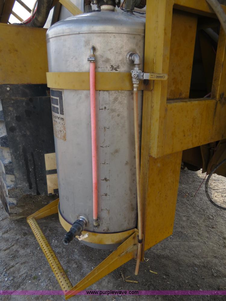 image for item B4816 1995 Ag-Chem TerraGator 1803 liquid applicator floater