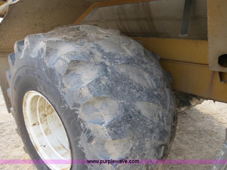 image for item B4816 1995 Ag-Chem TerraGator 1803 liquid applicator floater