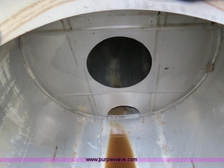 image for item G9503 1,000 gallon stainless steel tank