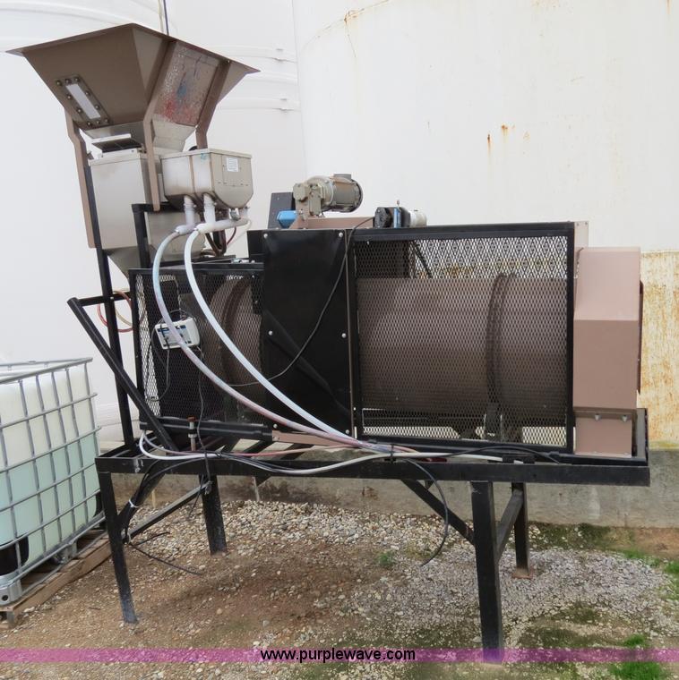 image for item G9513 2006 Gustafson SRW800 continuous flow seed treater