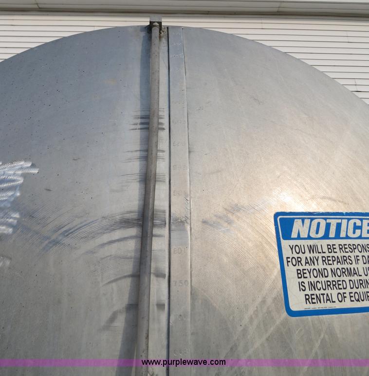 image for item G9521 1,300 gallon aluminum tank