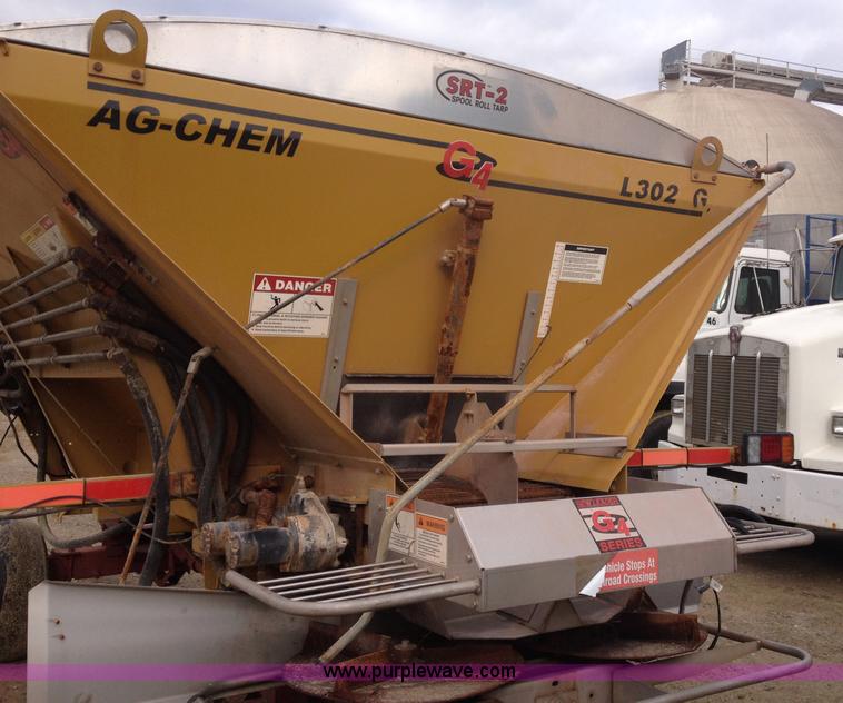 image for item G9530 New Leader L3020G G4 dry fertilizer spreader bed