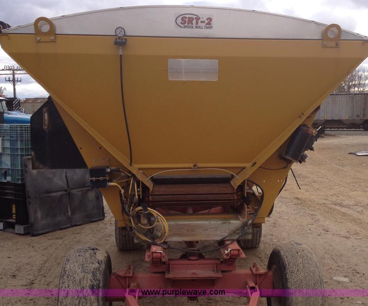 image for item G9530 New Leader L3020G G4 dry fertilizer spreader bed