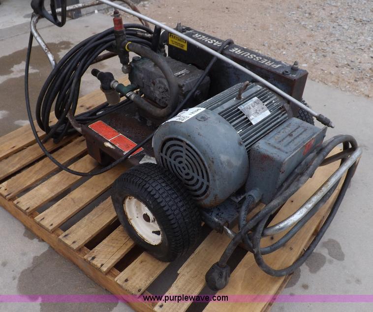 image for item I8326 Mitm 2405 pressure washer
