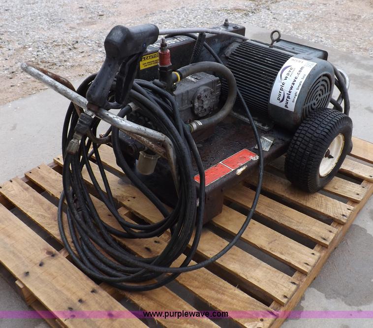 image for item I8326 Mitm 2405 pressure washer