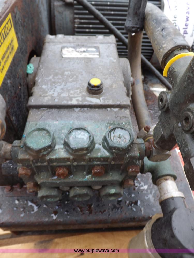 image for item I8326 Mitm 2405 pressure washer