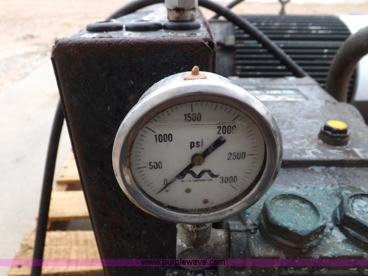 image for item I8326 Mitm 2405 pressure washer