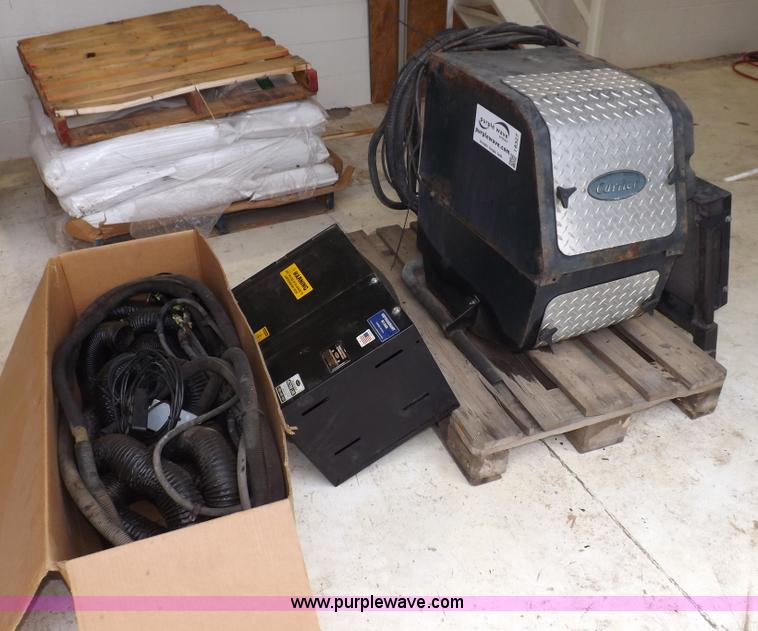 image for item I8327 2006 Carrier PC6000 semi truck HVAC 110V power unit