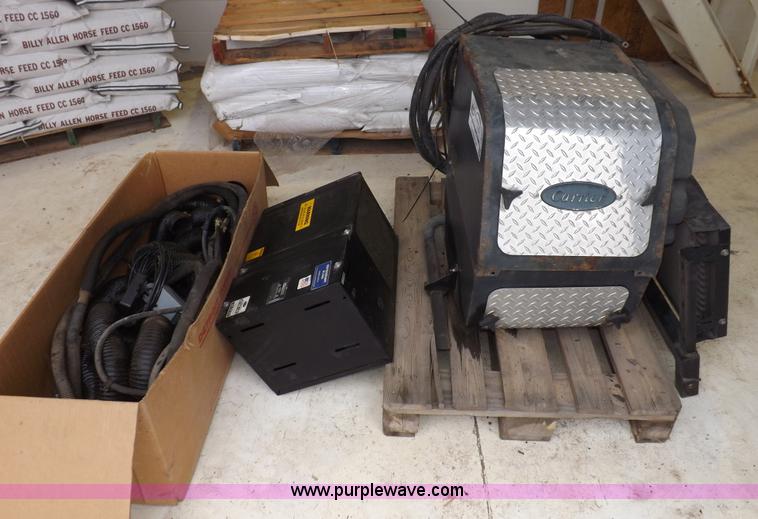 image for item I8327 2006 Carrier PC6000 semi truck HVAC 110V power unit