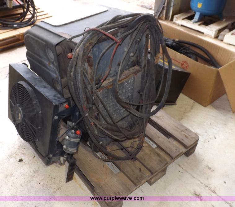 image for item I8327 2006 Carrier PC6000 semi truck HVAC 110V power unit