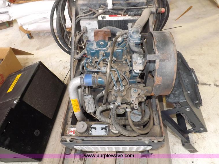 image for item I8327 2006 Carrier PC6000 semi truck HVAC 110V power unit