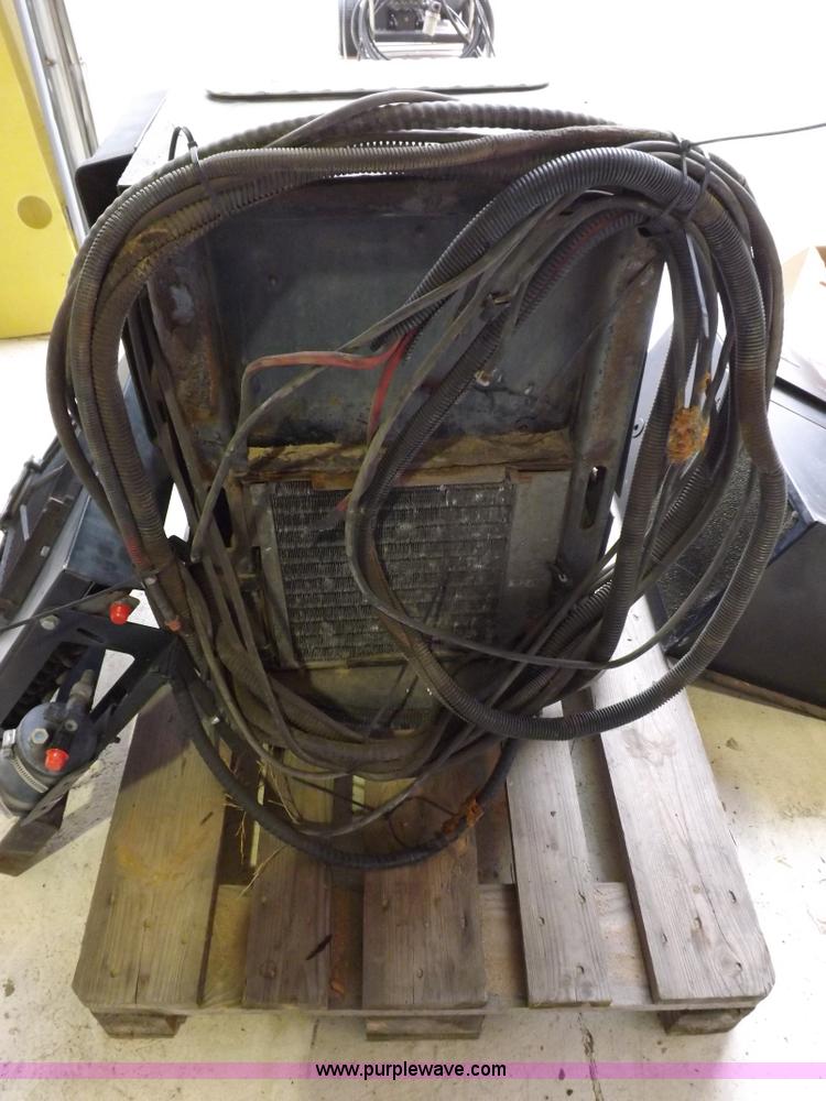 image for item I8327 2006 Carrier PC6000 semi truck HVAC 110V power unit