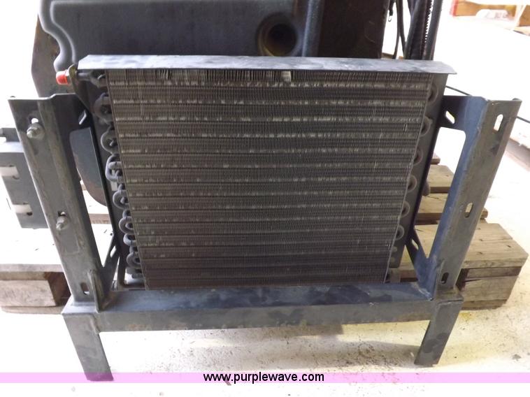 image for item I8327 2006 Carrier PC6000 semi truck HVAC 110V power unit