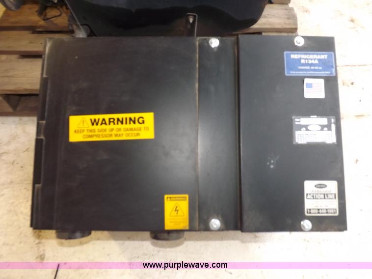 image for item I8327 2006 Carrier PC6000 semi truck HVAC 110V power unit