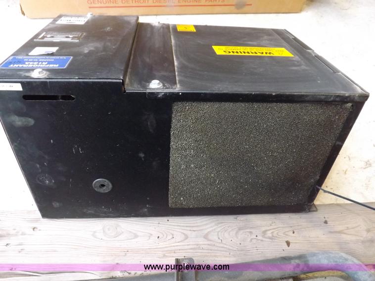 image for item I8327 2006 Carrier PC6000 semi truck HVAC 110V power unit