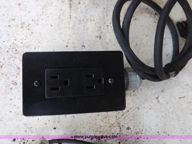 image for item I8327 2006 Carrier PC6000 semi truck HVAC 110V power unit