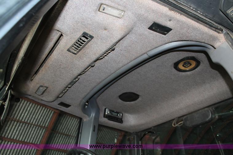 image for item G5863 1996 Caterpillar Challenger 35 tractor