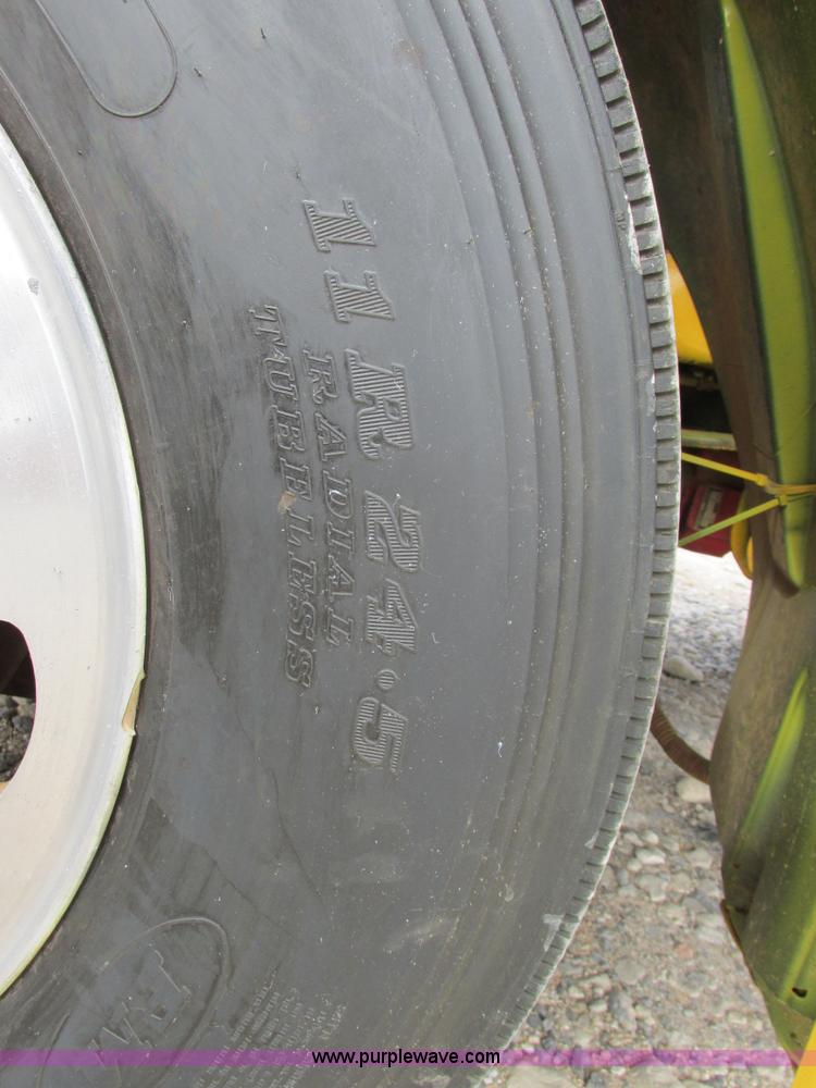 image for item I4962 2004 Freightliner Columbia semi truck