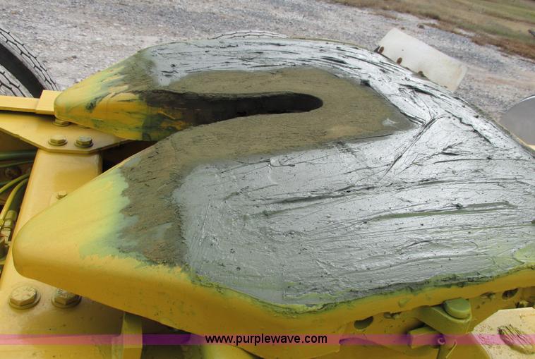 image for item I4962 2004 Freightliner Columbia semi truck