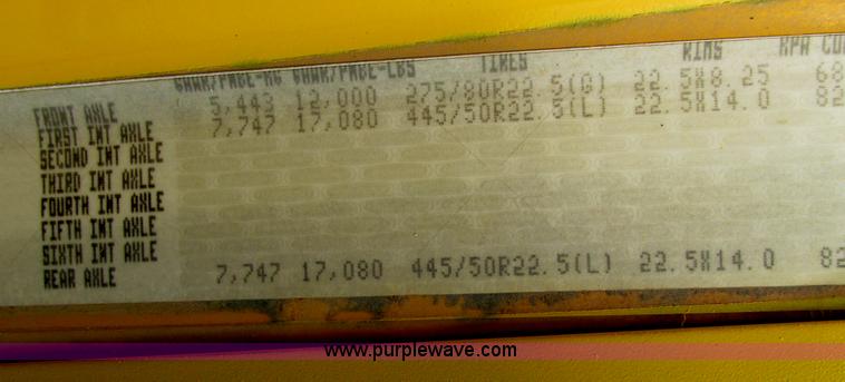 image for item I4962 2004 Freightliner Columbia semi truck