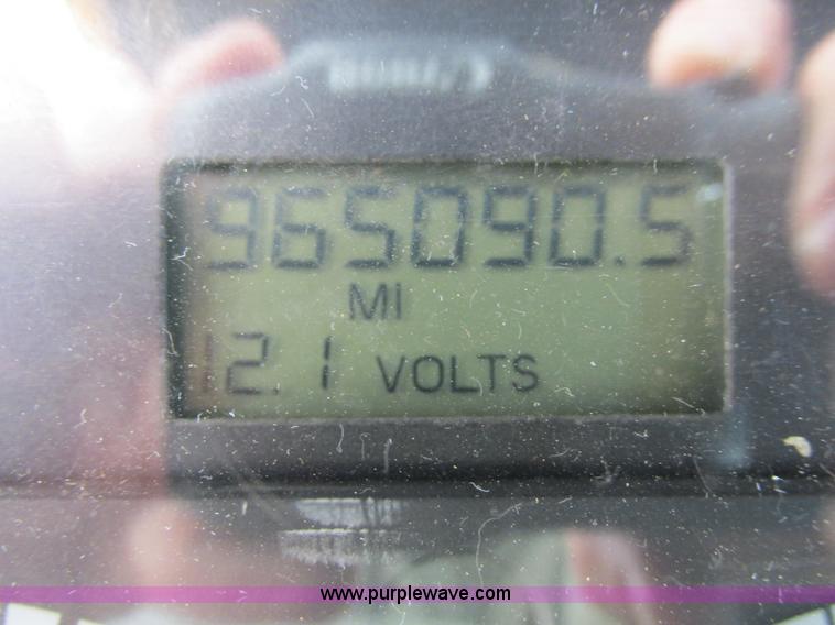 image for item I4962 2004 Freightliner Columbia semi truck